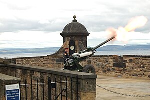 One O’Clock Gun avfyras från Mill's Mount-batteriet.