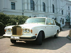 Silver Shadow II, en oro de 24 Kts (1979). Rolls fabricaba todo lo que fuera legal y se tuviese el dinero suficiente para pagarlo. Joya de incalculable valor, encargo de un petrolero de Oklahoma.