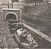 Oberleitungsboot am Tunnel des Canal de Bourgogne in Pouilly-en-Auxois