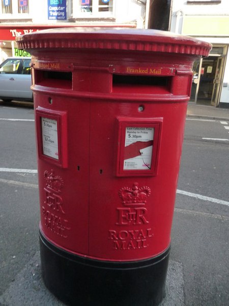 File:Ringwood , Royal Mail Postbox - geograph.org.uk - 1538737.jpg