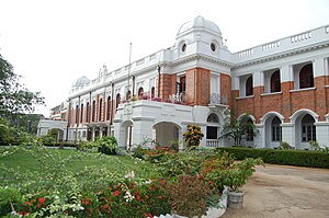 English: Royal College main building.