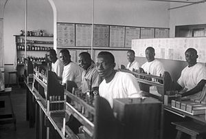 Evolues in the Belgian Congo studying medicine. Students in theTeaching laboratory, Medical School, Yakusu Wellcome L0039121.jpg