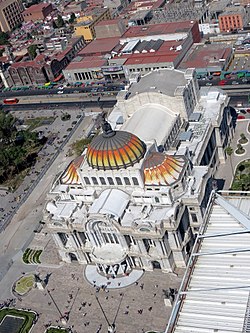 A palota a Torre Latinoamericanából nézve