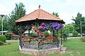 Pavilion mit Blumen geschmückt