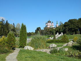 ландшафт парка и Свято-Пантелеймоновский монастырь (на заднем плане)