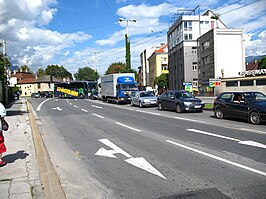 De Innsbrucker Straße (Graßmayrstraße) op het kruispunt met de Brennerstraße (B182)