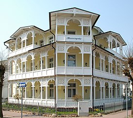 Отель Villa Meeresgruss («морское приветствие») в Бинце, остров Рюген — характерный немецкий дом в курортном стиле