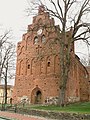 Kirche mit Feldsteinmauer