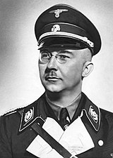 Uniforma neagră a lui Heinrich Himmler, șeful SS, aripa militară a Partidului nazist (1938).