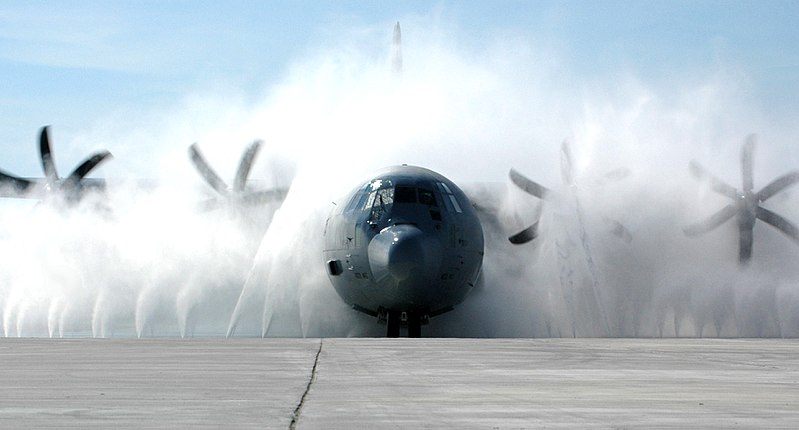 Файл:C-130J Hercules cleaning.jpg