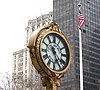Тротуарные часы на Пятой авеню 200, Манхэттен