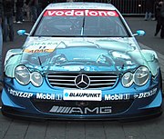 DTM-Boliden wie dieser Mercedes werden zwar aus Marketing-Gründen fälschlicherweise als Tourenwagen bezeichnet, haben jedoch Gitterrohrrahmen-Fahrgestelle, über die eine Plastikhülle gestülpt wird