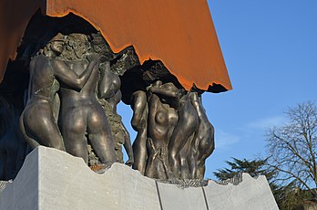 Les Âges de l'Humanité (détail), œuvre de Félix Roulin, installée sur le parking de l'hôpital civil Marie Curie (2016, Charleroi). (définition réelle 4 710 × 3 119)