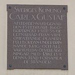 Plakett från fasaden som berättar om Karl X Gustavs död i huset 13 februari 1660.