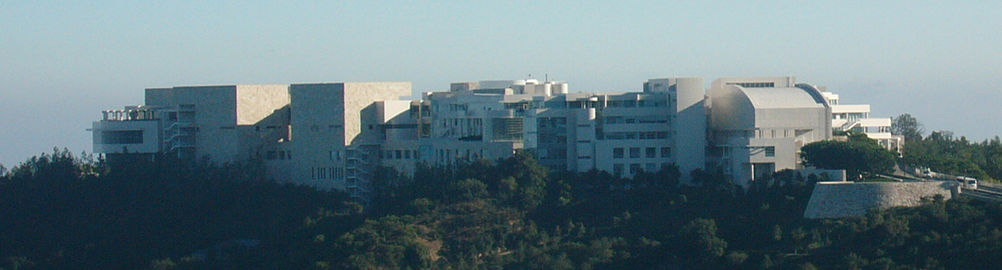 "The Getty Center" dilihat dari bukit di Bel-Air, Los Angeles, California