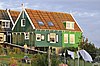 Houten huis met eenvoudige topgevel