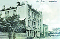 The Hamburger Börs house on Kauppiaskatu expanded with a third floor and renovated in the Art Nouveau style. The Forss House on the edge of the Market Square had not yet been dismantled.