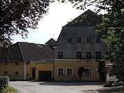 Das dem Schloss gegenüberliegende Amtsgebäude