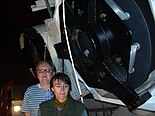 Милош Тихи и Яна Тиха рядом с телескопом