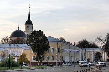 Калужская духовная семинария и Калужская епархия (на заднем плане Троицкий собор)