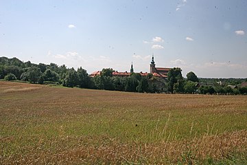 Kostel Nanebevzetí P. Marie, Konojedy, pohled od hřbitova