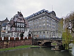 The Pont Saint-Étienne at the downstream end