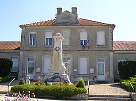 The town hall in Bellevigne