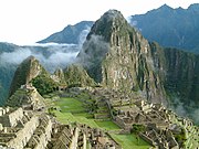 Machu Picchu, considerada actualmente la construcción más representativa del imperio inca, está enclavada en las faldas de dos montañas: el Machu Picchu y el Huayna Picchu. Es una de las pocas construcciones que resistieron intactas el paso de la conquista española por la región.