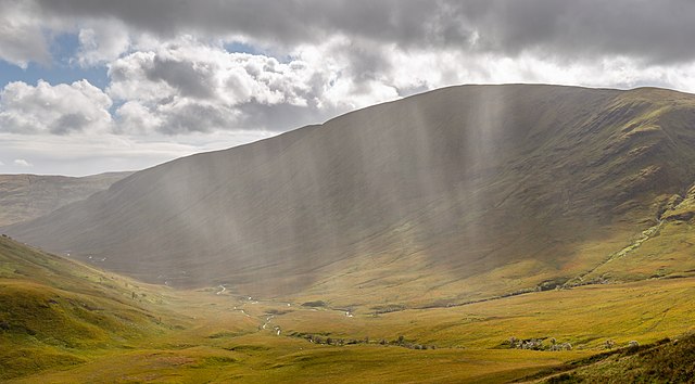 Дождь в холмах Ласс[англ.] в округе Аргайл-энд-Бьют в Шотландии