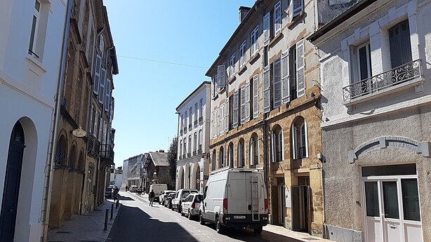 Vue générale de la rue