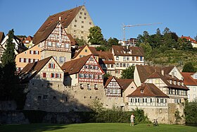 63. Platz: Roman Eisele mit Schwäbisch Hall: Blick von der Insel Unterwöhrd über die Insel Grasbödele auf den südlichen Teil der Altstadt mit ihren prächtigen Fachwerk-Fassaden. Oben ragt der sog. Neubau (Zeughaus) hervor.