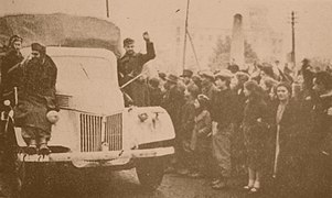 Bulgarian troops greeted as liberators in Skopje on 14 November.
