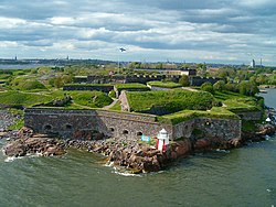 Suomenlinna látványa a tenger felől