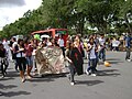 Estudantes "caminhando, cantando e seguindo a canção".