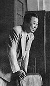 藤岡由夫は理学部物理学科の同級生で、のちに高嶺研究室の先輩となる。戦後の富山は藤岡家に寄寓していた時期があった[5]。