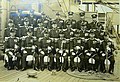 1930年代，日本海軍官兵完成遠航訓練返回澎湖後，於馬公軍港的艦上合照