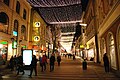 Strøget i Aarhus med julebelysning om aftenen.