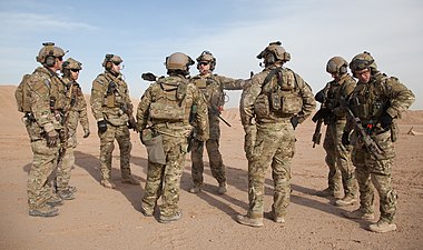 在訓練中分別身穿AC、G3戰鬥褲、AC野戰褲及AC、G3野戰衣的士兵