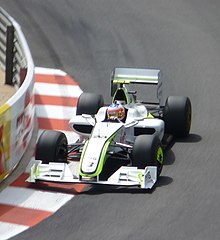 Barrichello négociant un virage à Monaco avec sa BGP 001
