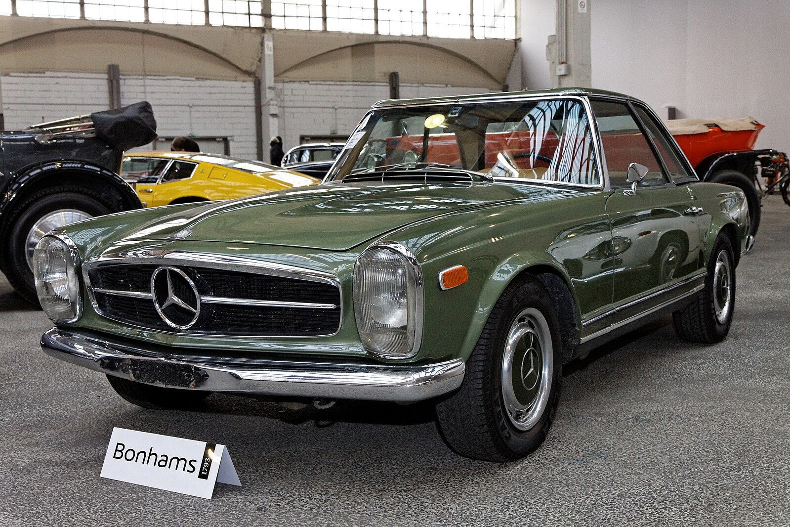 1599px-Bonhams_-_The_Paris_Sale_2012_-_Mercedes-Benz_280SL_Convertible_-_1970_-_004.jpg