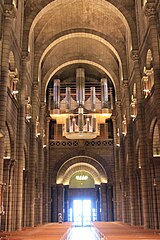 Les orgues sur la tribune au-dessus du narthex.