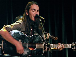 Харрисон выступает в Сиэтле, штат Вашингтон, 9 ноября 2010 г.