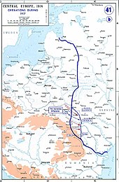 Na mapě je znázorněna východní fronta v roce 1917 a modrá linie Kerenského ofenzívy, která se táhne od Baltského města a Rigy k Černému moři