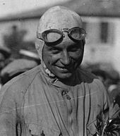 Photo en portrait de Benoît Falchetto en tenue de pilote.