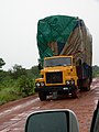 überladener LKW in Ghana, 2006