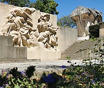 La guerre (Louis Bertola) and the cenotaph (Jean-Baptiste Larrivé).