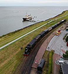 Train with "Friesland" museum ship