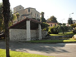 Lavoir (openbare wasplaats) en Église Saint-Pierre