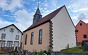 Eglise protestante dans son environnement.