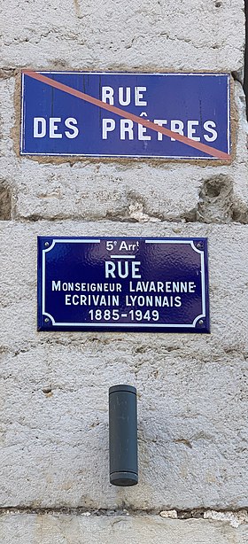 Voir la plaque.